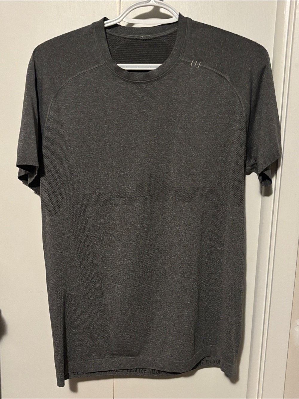 lululemon athletica Men's Dark Gray Short Sleeve Performance Tee